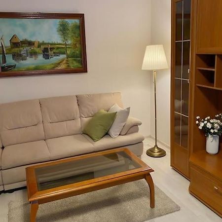Lovely & Quiet 1-Bedroom Condo With Free Parking Bucarest Exterior foto